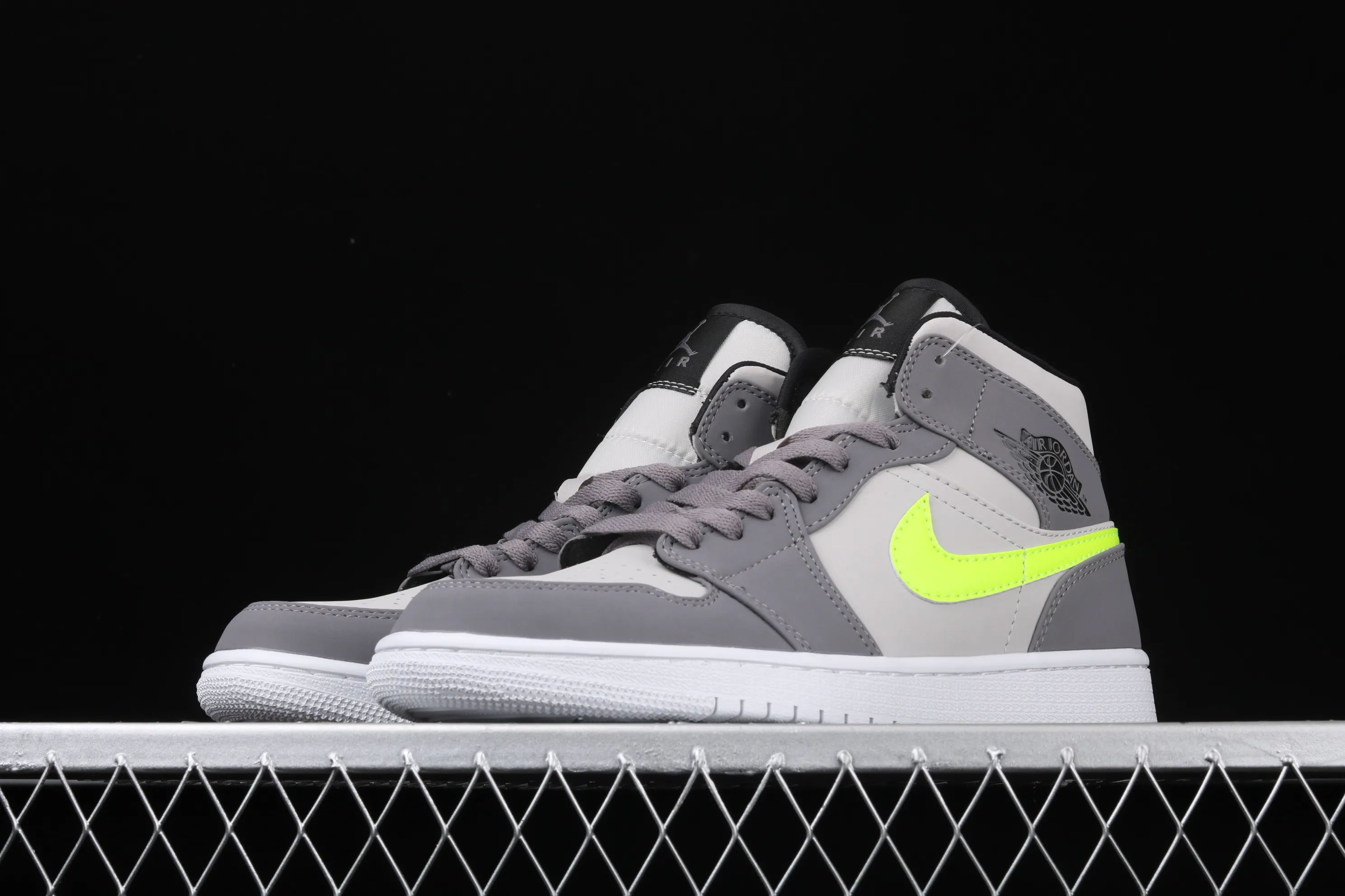 All categories Air Jordan Jordan series basketball shoes Air Jordan 1 Mid Air Jordan 1 Mid "Grey Volt" AJ1 Joe 1 neutral gray fluorescent yellow basketball shoes 554724-072